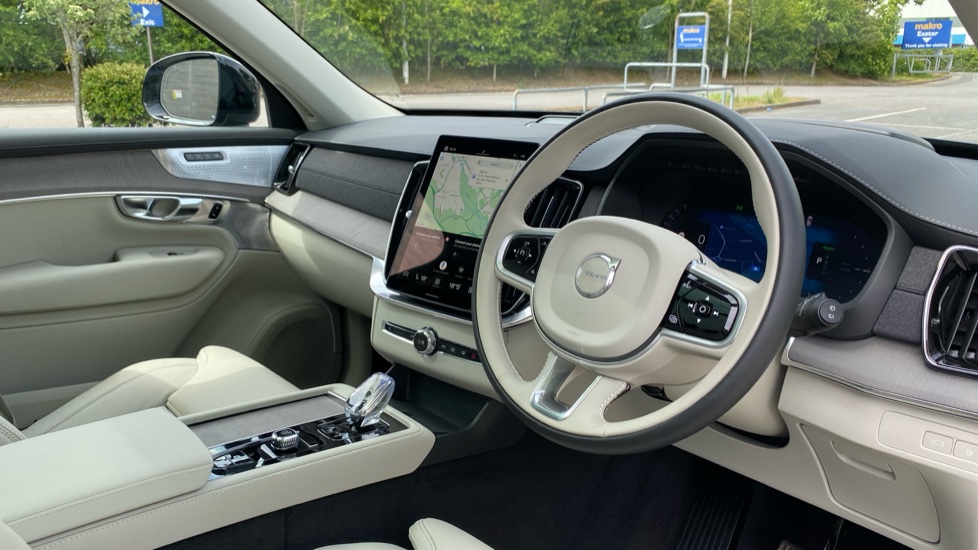 Volvo XC90 2.0 T8 PHEV Ultra Dark 5dr AWD Geartronic Estate - Image 4