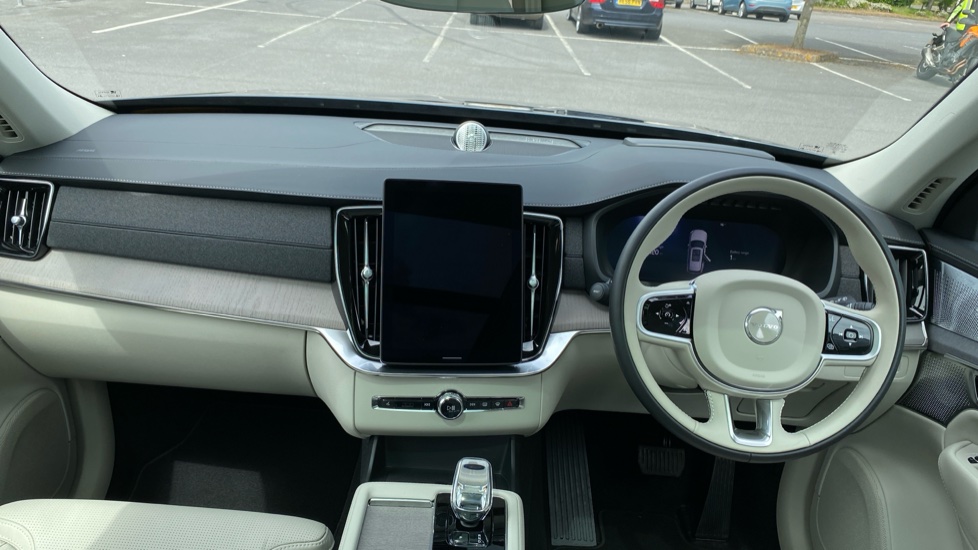 Volvo XC90 2.0 T8 PHEV Ultra Dark 5dr AWD Geartronic Estate - Image 5
