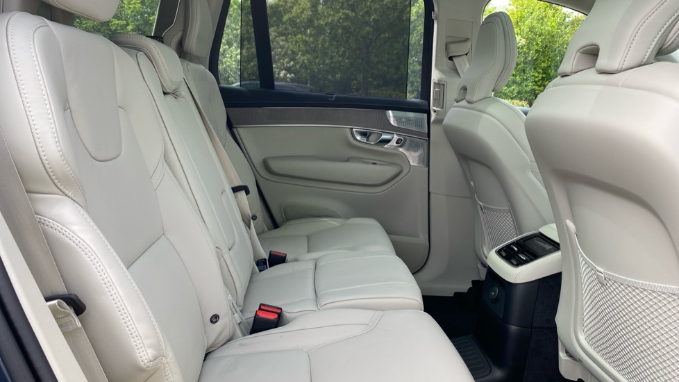 Volvo XC90 2.0 T8 PHEV Ultra Dark 5dr AWD Geartronic Estate - Image 6