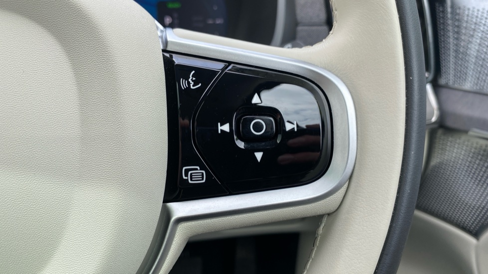 Volvo XC90 2.0 T8 PHEV Ultra Dark 5dr AWD Geartronic Estate - Image 30
