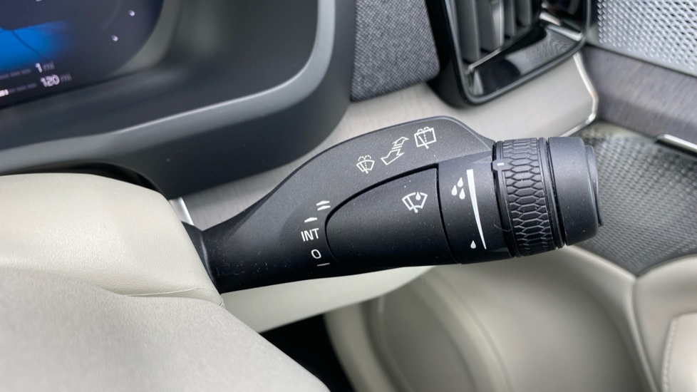 Volvo XC90 2.0 T8 PHEV Ultra Dark 5dr AWD Geartronic Estate - Image 31