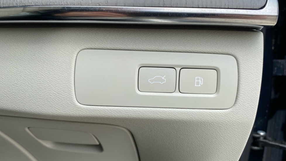 Volvo XC90 2.0 T8 PHEV Ultra Dark 5dr AWD Geartronic Estate - Image 37
