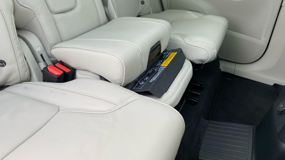 Volvo XC90 2.0 T8 PHEV Ultra Dark 5dr AWD Geartronic Estate - Image 42