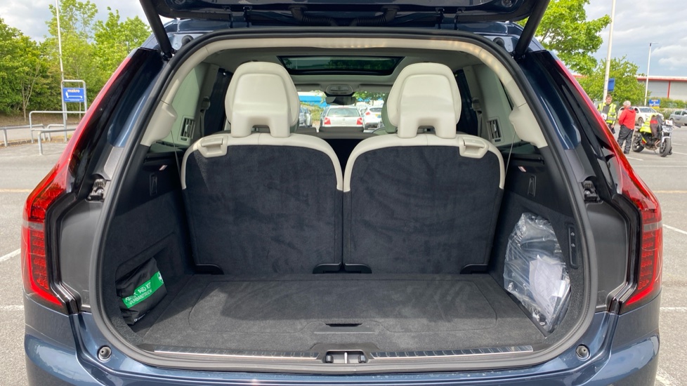 Volvo XC90 2.0 T8 PHEV Ultra Dark 5dr AWD Geartronic Estate - Image 43