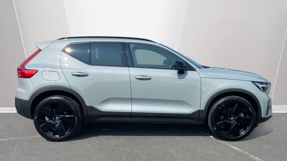 Volvo XC40 2.0 B4P Plus Black Edition 5dr Auto Petrol Estate - Image 3