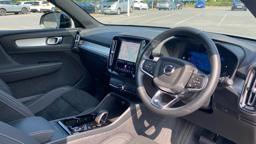Volvo XC40 2.0 B4P Plus Black Edition 5dr Auto Petrol Estate - Image 5