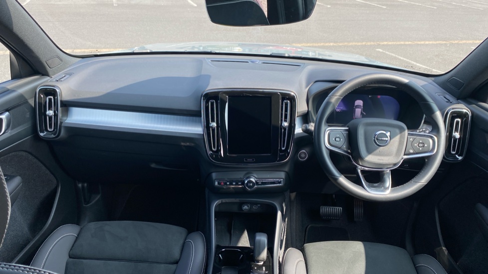 Volvo XC40 2.0 B4P Plus Black Edition 5dr Auto Petrol Estate - Image 6
