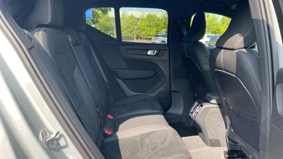 Volvo XC40 2.0 B4P Plus Black Edition 5dr Auto Petrol Estate - Image 7