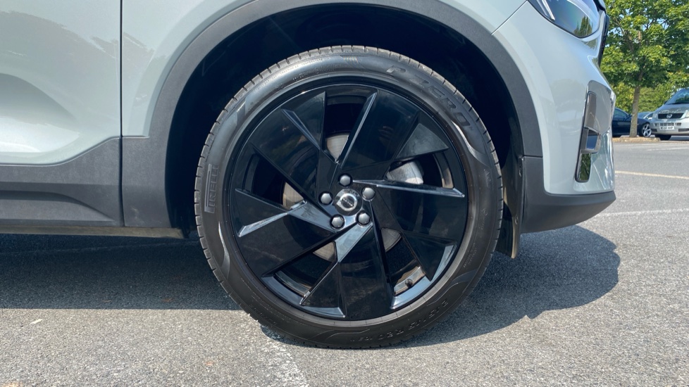 Volvo XC40 2.0 B4P Plus Black Edition 5dr Auto Petrol Estate - Image 10