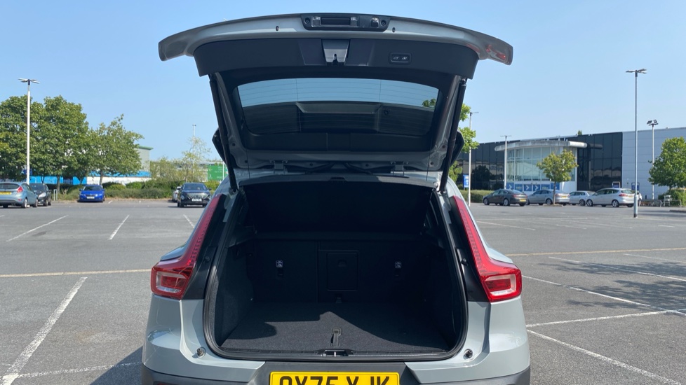 Volvo XC40 2.0 B4P Plus Black Edition 5dr Auto Petrol Estate - Image 14