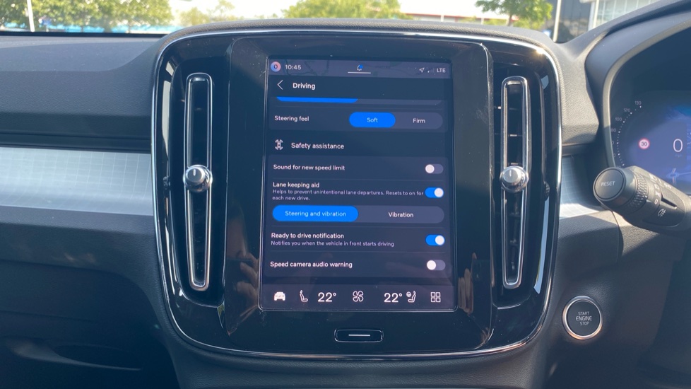 Volvo XC40 2.0 B4P Plus Black Edition 5dr Auto Petrol Estate - Image 17