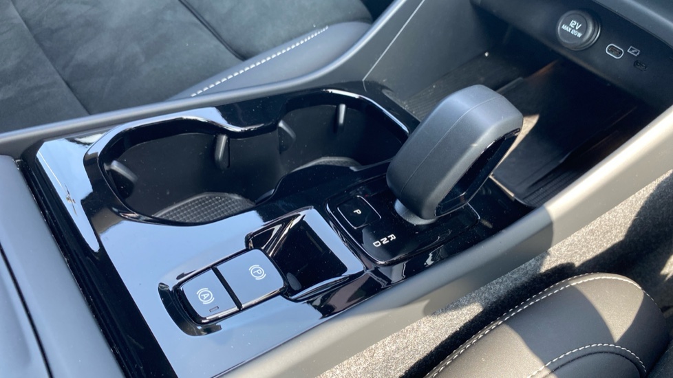 Volvo XC40 2.0 B4P Plus Black Edition 5dr Auto Petrol Estate - Image 25