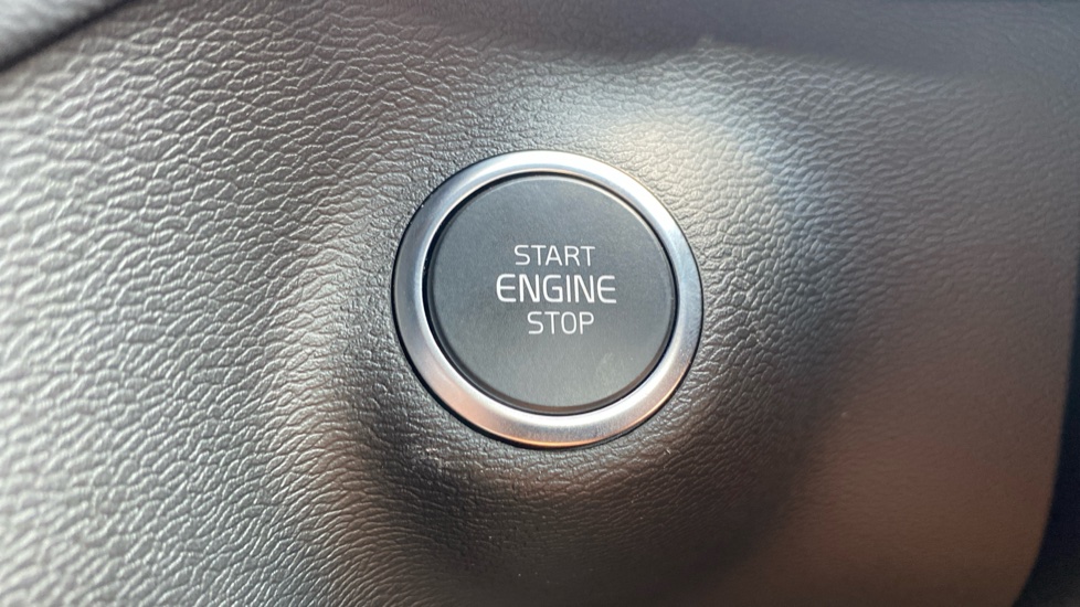 Volvo XC40 2.0 B4P Plus Black Edition 5dr Auto Petrol Estate - Image 26