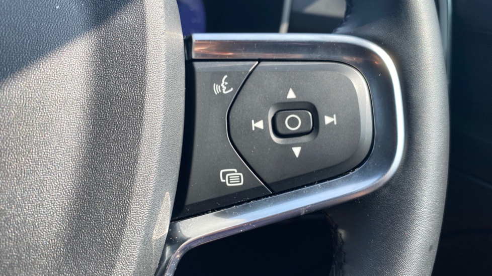 Volvo XC40 2.0 B4P Plus Black Edition 5dr Auto Petrol Estate - Image 30