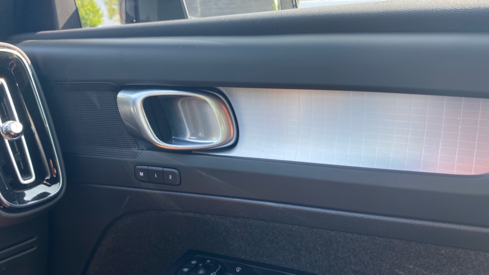 Volvo XC40 2.0 B4P Plus Black Edition 5dr Auto Petrol Estate - Image 33