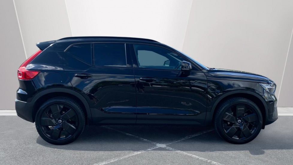 Volvo XC40 2.0 B4P Plus Black Edition 5dr Auto Petrol Estate - Image 3