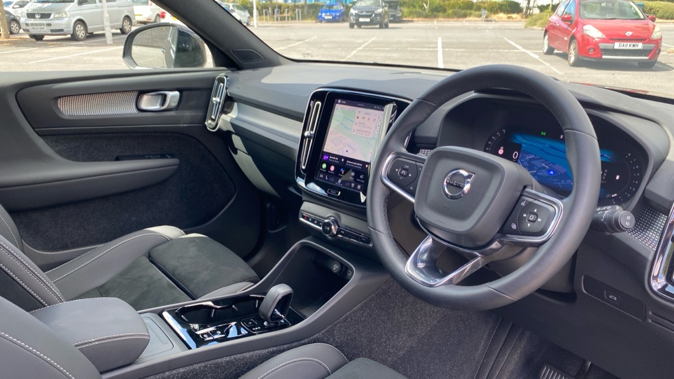 Volvo XC40 2.0 B4P Plus Black Edition 5dr Auto Petrol Estate - Image 5