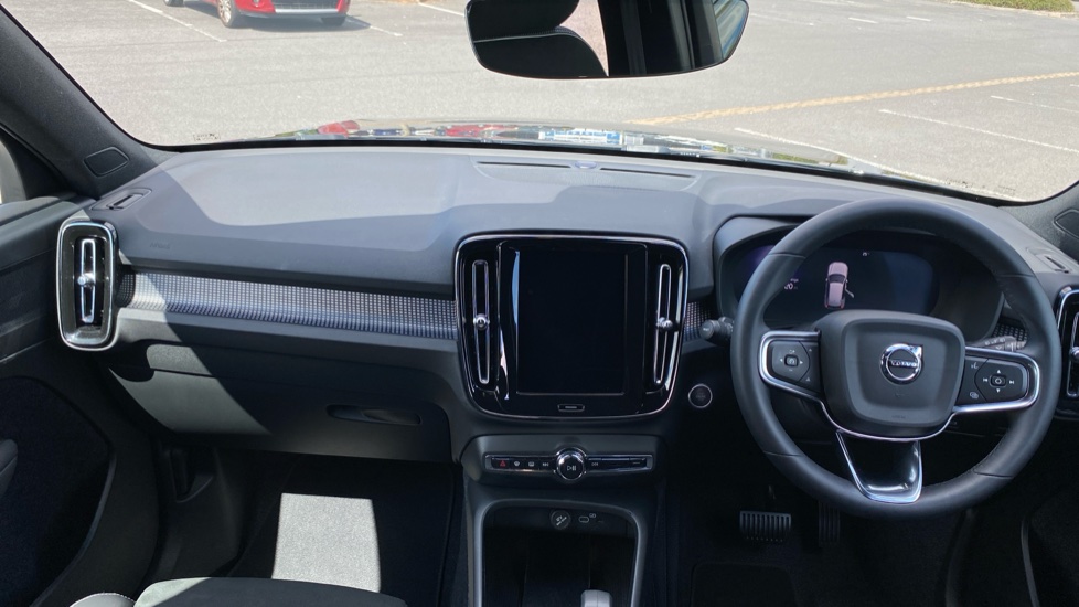Volvo XC40 2.0 B4P Plus Black Edition 5dr Auto Petrol Estate - Image 6