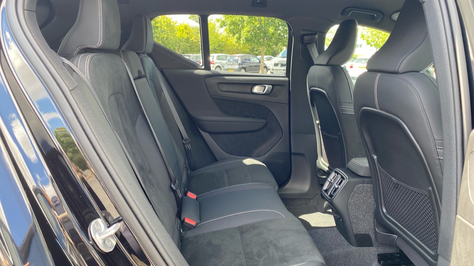 Volvo XC40 2.0 B4P Plus Black Edition 5dr Auto Petrol Estate - Image 7