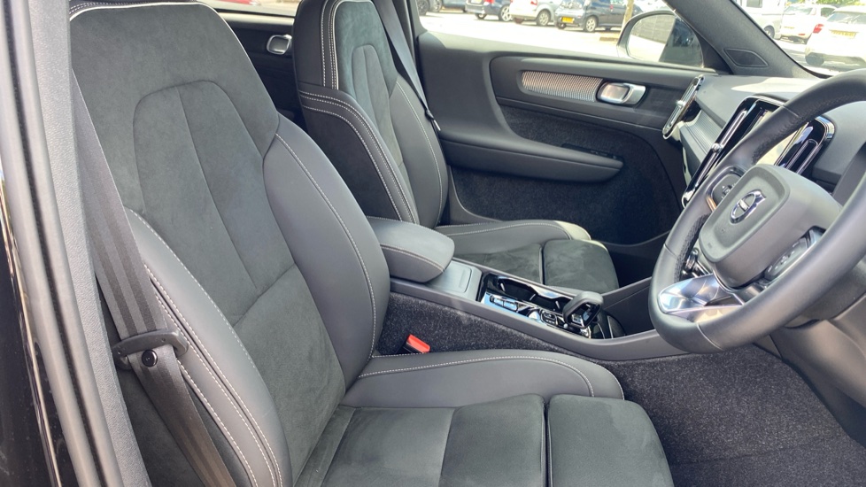 Volvo XC40 2.0 B4P Plus Black Edition 5dr Auto Petrol Estate - Image 37