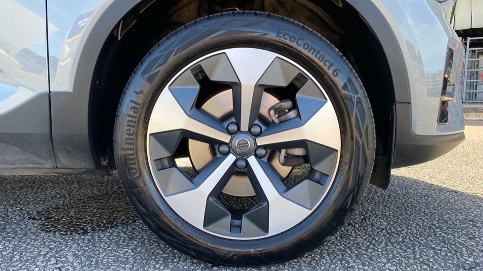 Volvo XC40 2.0 B4P Plus Dark 5dr Auto Petrol Estate - Image 9