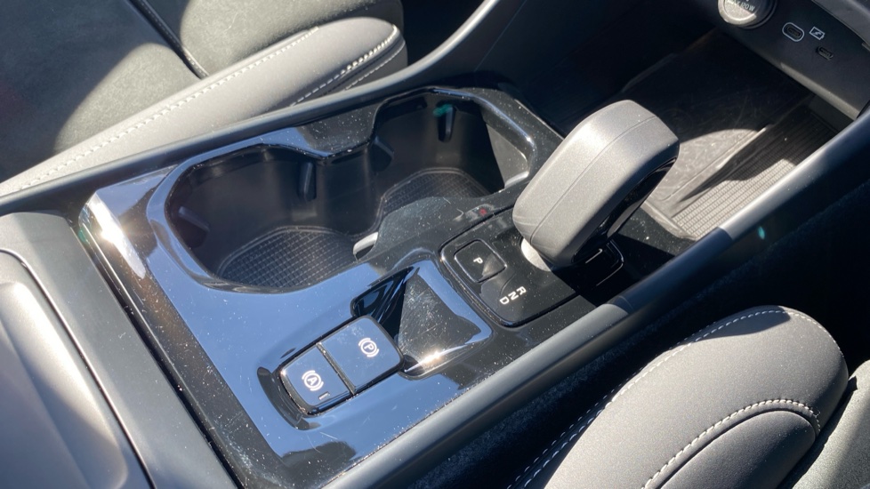 Volvo XC40 2.0 B4P Plus Dark 5dr Auto Petrol Estate - Image 24