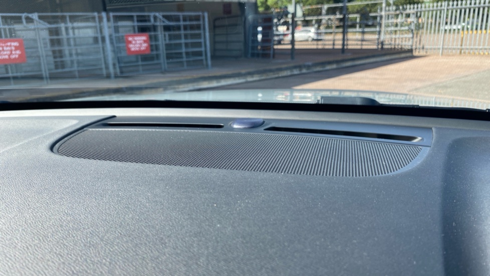 Volvo XC40 2.0 B4P Plus Dark 5dr Auto Petrol Estate - Image 26