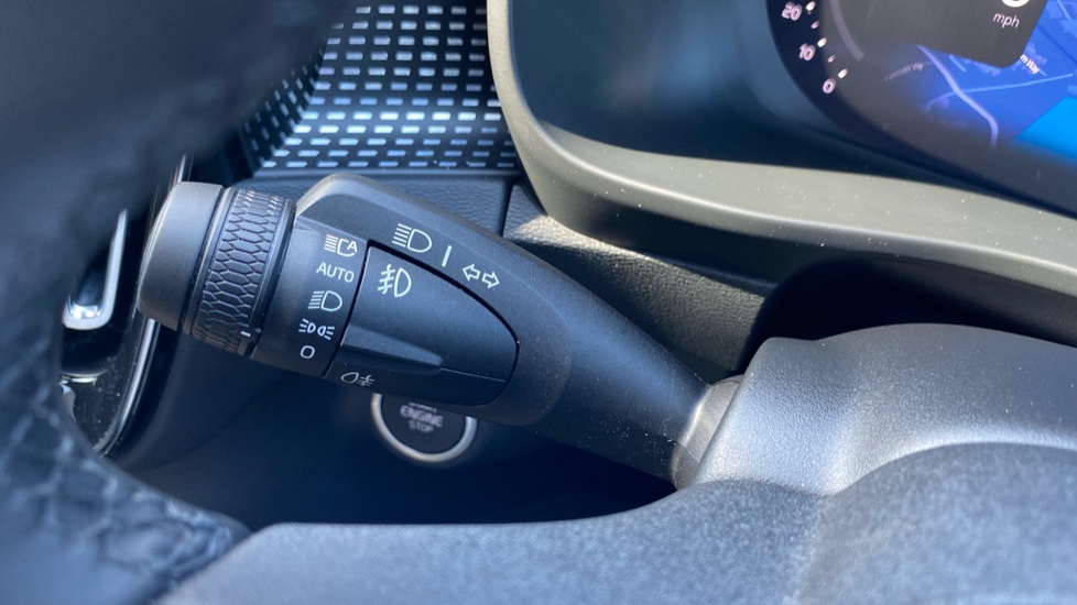 Volvo XC40 2.0 B4P Plus Dark 5dr Auto Petrol Estate - Image 30