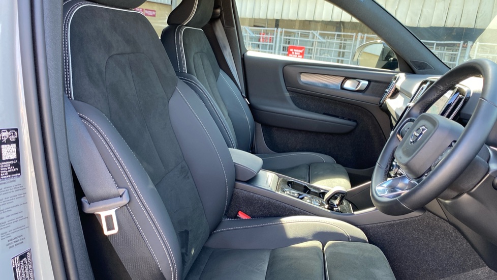 Volvo XC40 2.0 B4P Plus Dark 5dr Auto Petrol Estate - Image 36