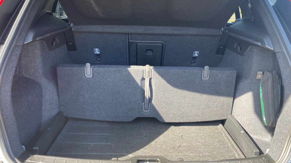 Volvo XC40 2.0 B4P Plus Dark 5dr Auto Petrol Estate - Image 39