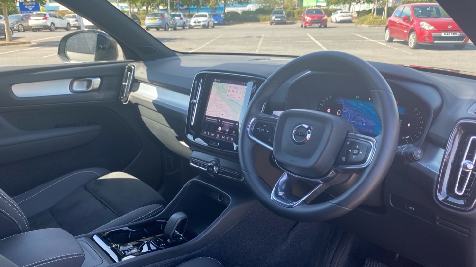 Volvo XC40 2.0 B4P Plus Dark 5dr Auto Petrol Estate - Image 5