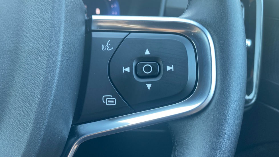 Volvo XC40 2.0 B4P Plus Dark 5dr Auto Petrol Estate - Image 29