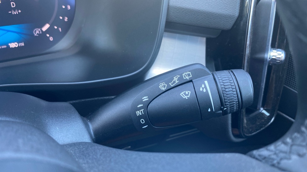 Volvo XC40 2.0 B4P Plus Dark 5dr Auto Petrol Estate - Image 30