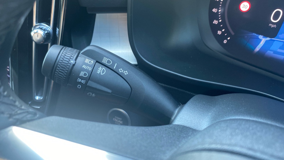 Volvo XC40 2.0 B4P Plus Dark 5dr Auto Petrol Estate - Image 31