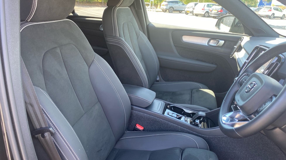Volvo XC40 2.0 B4P Plus Dark 5dr Auto Petrol Estate - Image 36