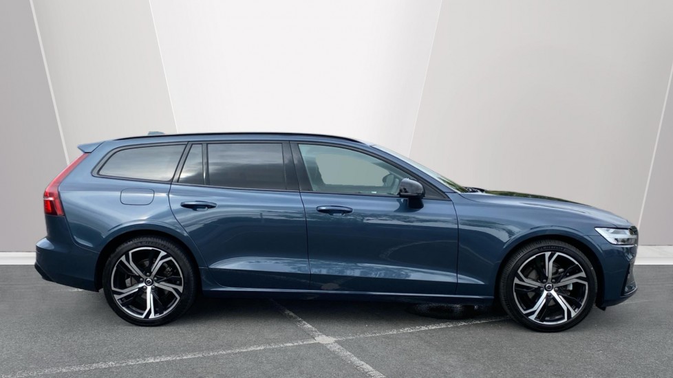 Volvo V60 2.0 B4P Plus Dark 5dr Auto [7 speed] Petrol Estate - Image 3