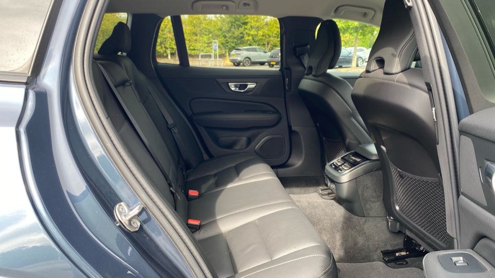 Volvo V60 2.0 B4P Plus Dark 5dr Auto [7 speed] Petrol Estate - Image 7