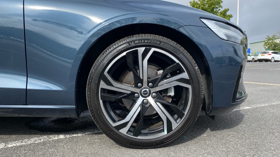Volvo V60 2.0 B4P Plus Dark 5dr Auto [7 speed] Petrol Estate - Image 10