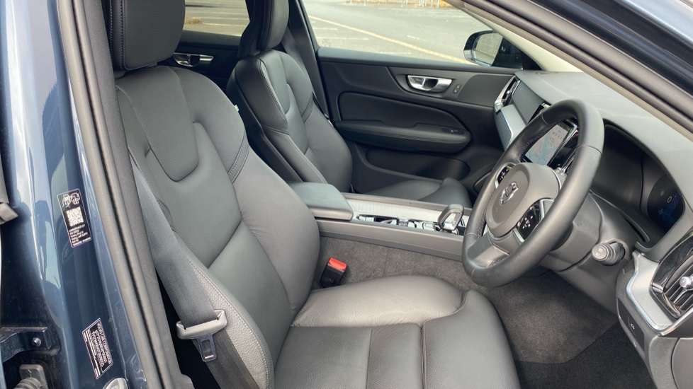 Volvo V60 2.0 B4P Plus Dark 5dr Auto [7 speed] Petrol Estate - Image 36