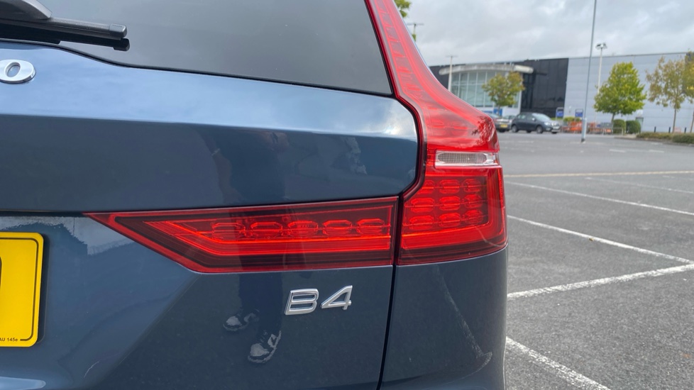 Volvo V60 2.0 B4P Plus Dark 5dr Auto [7 speed] Petrol Estate - Image 40