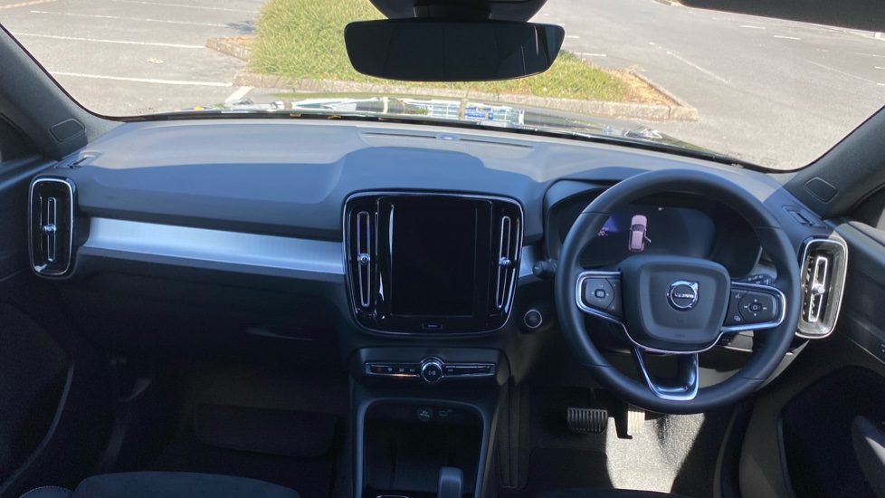 Volvo XC40 2.0 B4P Plus Dark 5dr Auto Petrol Estate - Image 5