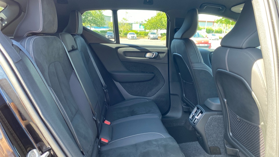 Volvo XC40 2.0 B4P Plus Dark 5dr Auto Petrol Estate - Image 6