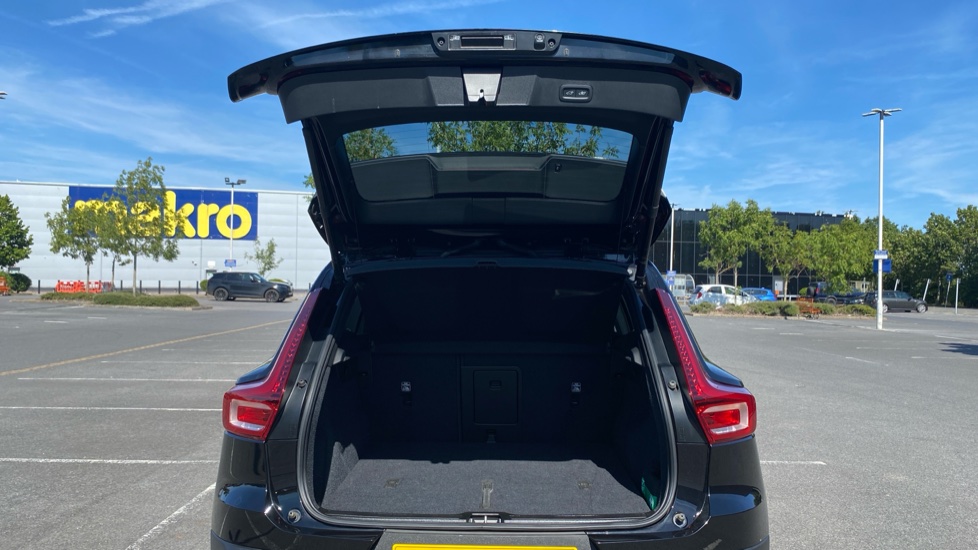 Volvo XC40 2.0 B4P Plus Dark 5dr Auto Petrol Estate - Image 13