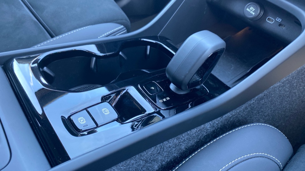 Volvo XC40 2.0 B4P Plus Dark 5dr Auto Petrol Estate - Image 24