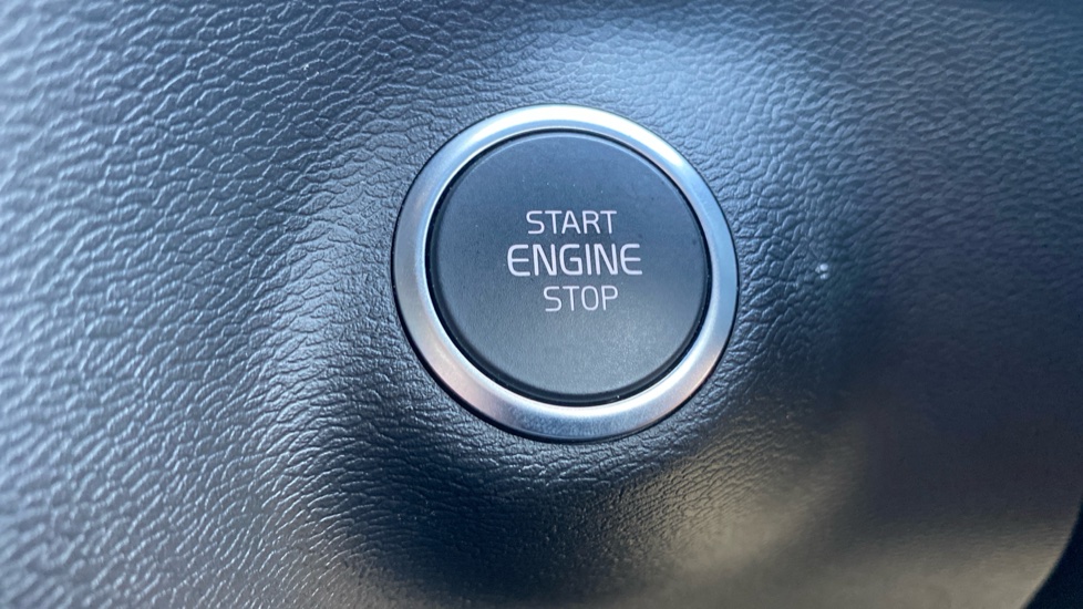 Volvo XC40 2.0 B4P Plus Dark 5dr Auto Petrol Estate - Image 25
