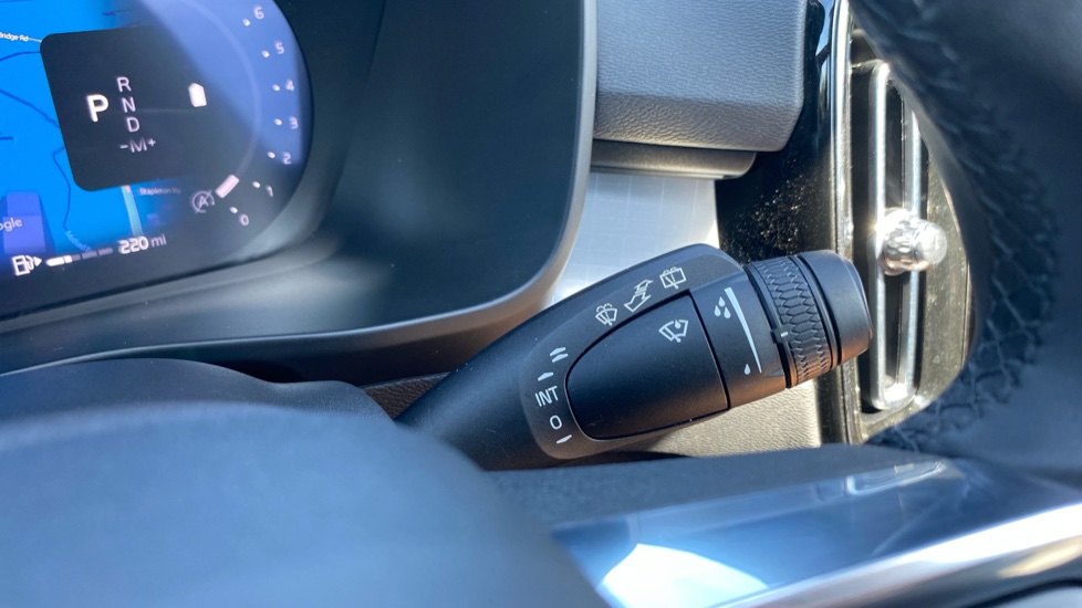 Volvo XC40 2.0 B4P Plus Dark 5dr Auto Petrol Estate - Image 30