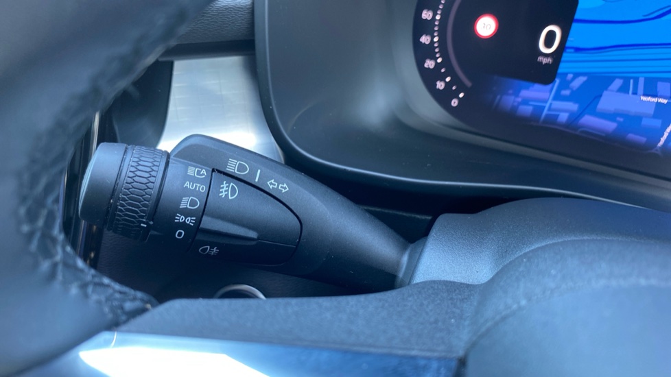 Volvo XC40 2.0 B4P Plus Dark 5dr Auto Petrol Estate - Image 31