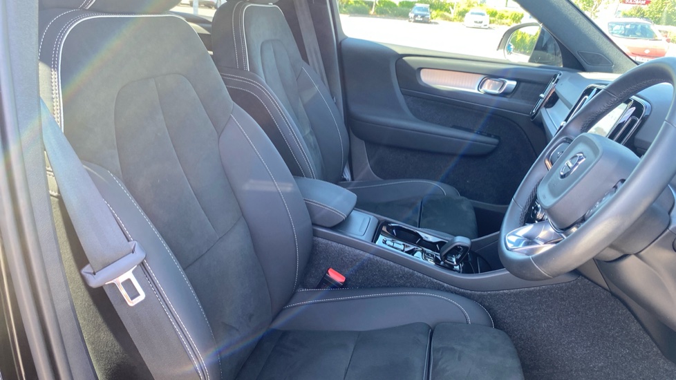 Volvo XC40 2.0 B4P Plus Dark 5dr Auto Petrol Estate - Image 36