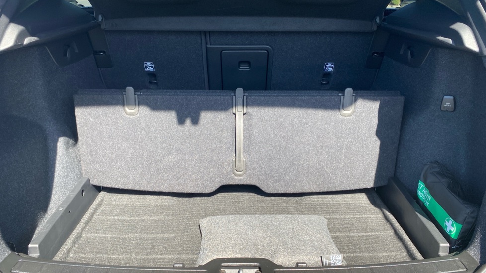 Volvo XC40 2.0 B4P Plus Dark 5dr Auto Petrol Estate - Image 39