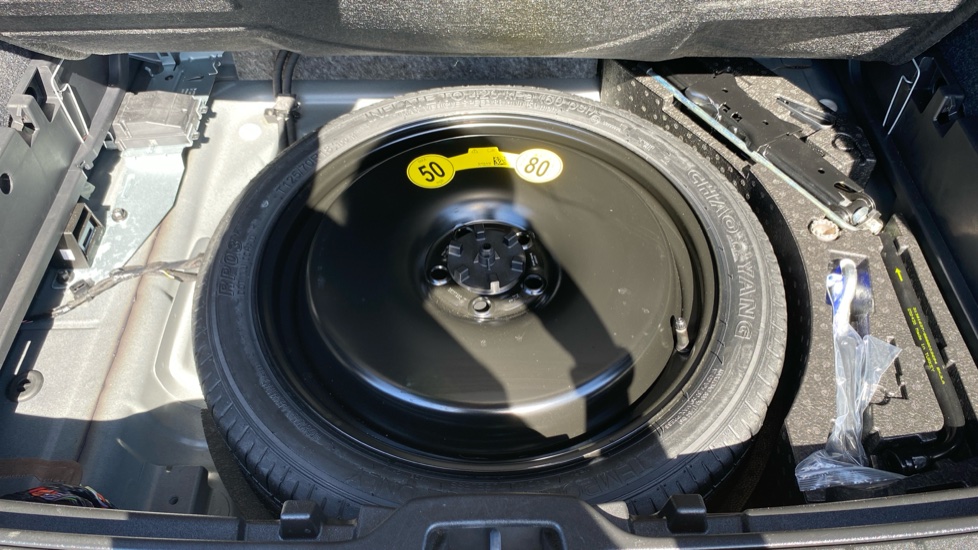 Volvo XC40 2.0 B4P Plus Dark 5dr Auto Petrol Estate - Image 40